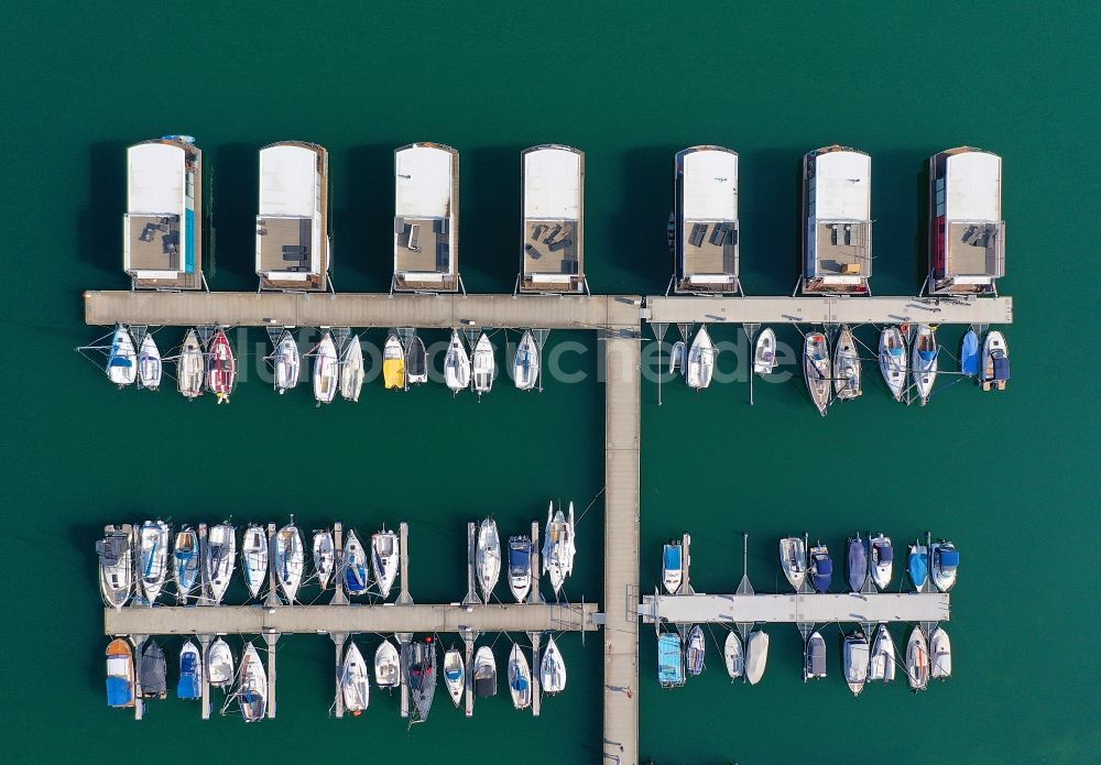 Luftbild Mücheln (Geiseltal) - Sportboot- Anlegestellen und Bootsliegeplätzen am Uferbereich des Geiseltalsee am Hafenplatz in Mücheln (Geiseltal) im Bundesland Sachsen-Anhalt, Deutschland