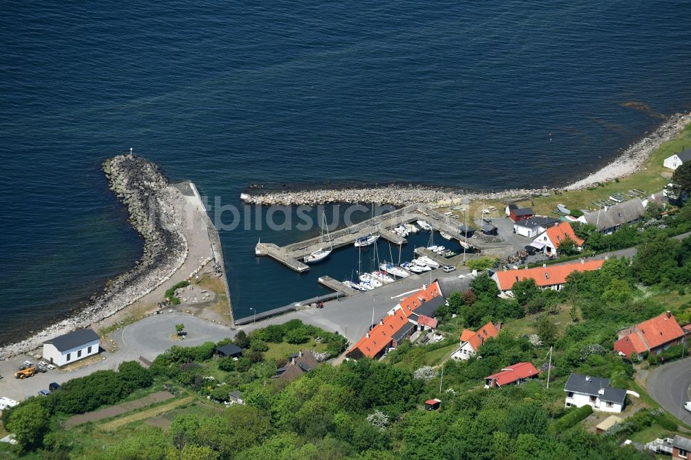 Luftaufnahme Hasle - Sportboot- Anlegestellen und Bootsliegeplätzen am Uferbereich in Hasle in Region Hovedstaden, Dänemark