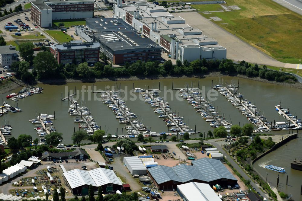 Luftaufnahme Hamburg - Sportboot- Anlegestellen und Bootsliegeplätzen am Uferbereich Rüschkanal in Hamburg, Deutschland