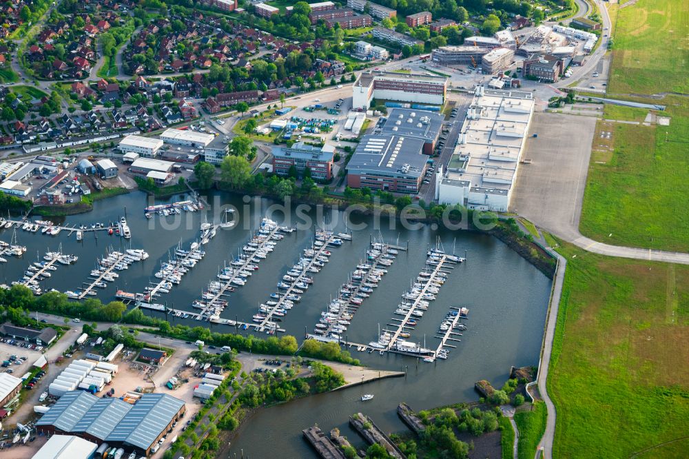 Luftbild Hamburg - Sportboot- Anlegestellen und Bootsliegeplätzen am Uferbereich Rüschkanal in Hamburg, Deutschland
