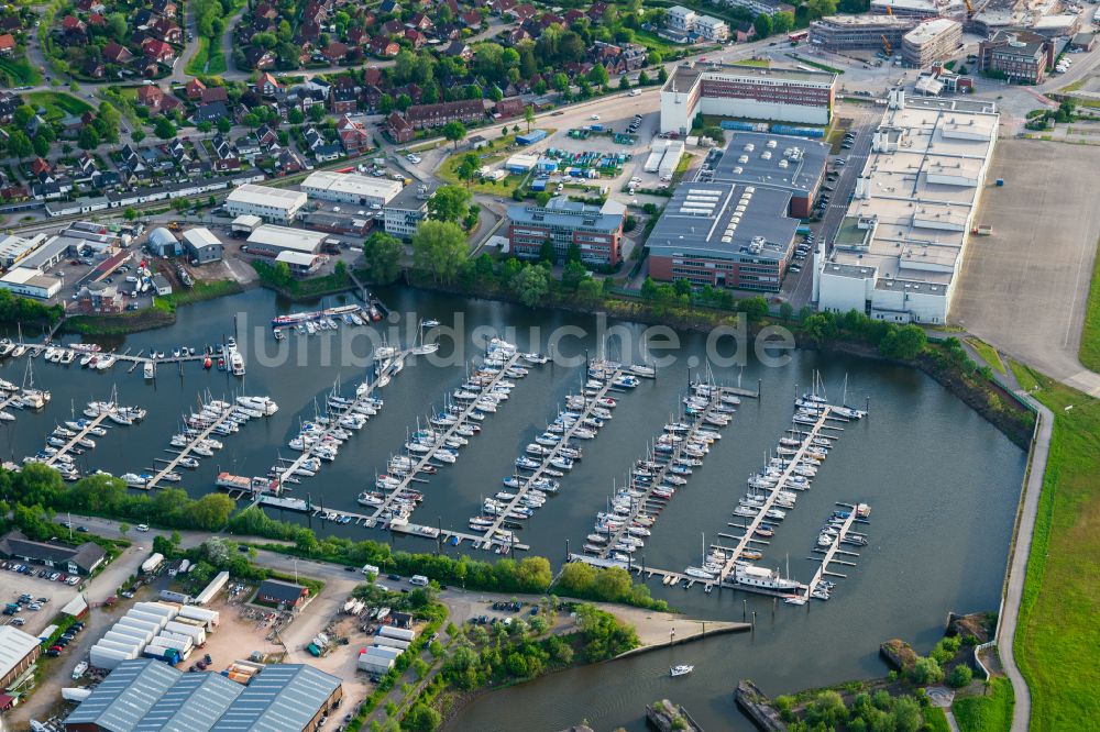 Luftaufnahme Hamburg - Sportboot- Anlegestellen und Bootsliegeplätzen am Uferbereich Rüschkanal in Hamburg, Deutschland