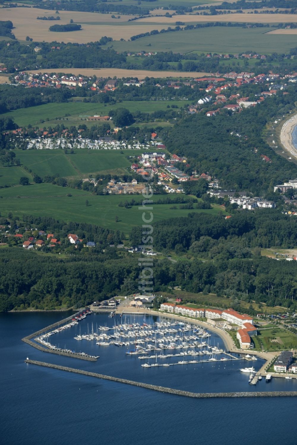 Luftbild Ostseebad Boltenhagen - Sportboot - Segelschiff Hafen an der Baltischen Promenade in Ostseebad Boltenhagen im Bundesland Mecklenburg-Vorpommern