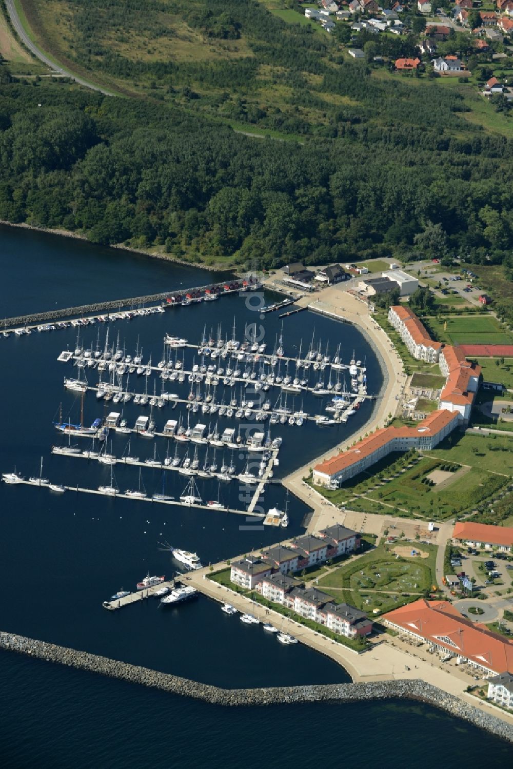 Luftbild Ostseebad Boltenhagen - Sportboot - Segelschiff Hafen an der Baltischen Promenade in Ostseebad Boltenhagen im Bundesland Mecklenburg-Vorpommern