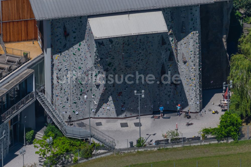 Luftbild München - Sportgelände Kletterwand des DAV Kletter- und Boulderzentrum München-Süd - Thalkirchen in München im Bundesland Bayern, Deutschland