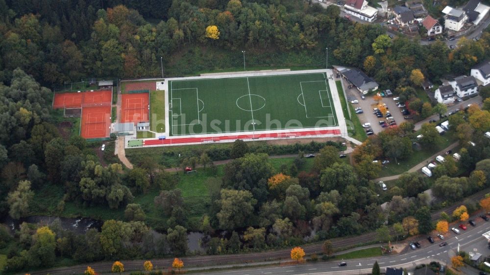 Luftaufnahme Dernau - Sportplatz in Dernau im Bundesland Rheinland-Pfalz, Deutschland