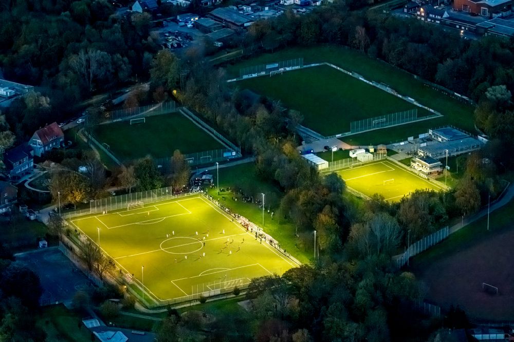Luftaufnahme Hamm - Sportplatz- Fussballplatz Adolf-Brühl-Stadion am Galilei- Gymnasium im Nordwesten von Hamm im Bundesland Nordrhein-Westfalen