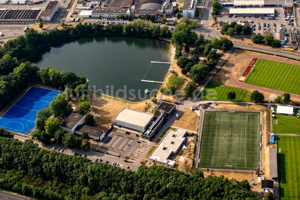 Luftaufnahme Marl - Sportplatz- Fussballplatz Am Badeweiher in Marl im Bundesland Nordrhein-Westfalen, Deutschland