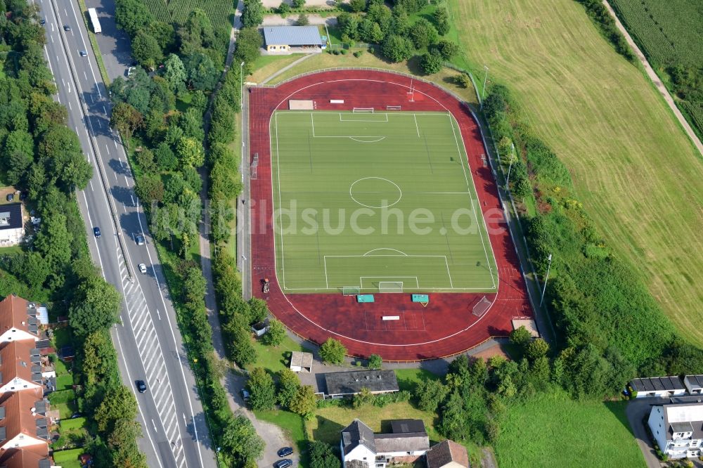 Luftbild Bad Breisig - Sportplatz- Fussballplatz an der Bundesstraße B9 im Ortsteil Ariendorf in Bad Breisig im Bundesland Rheinland-Pfalz, Deutschland