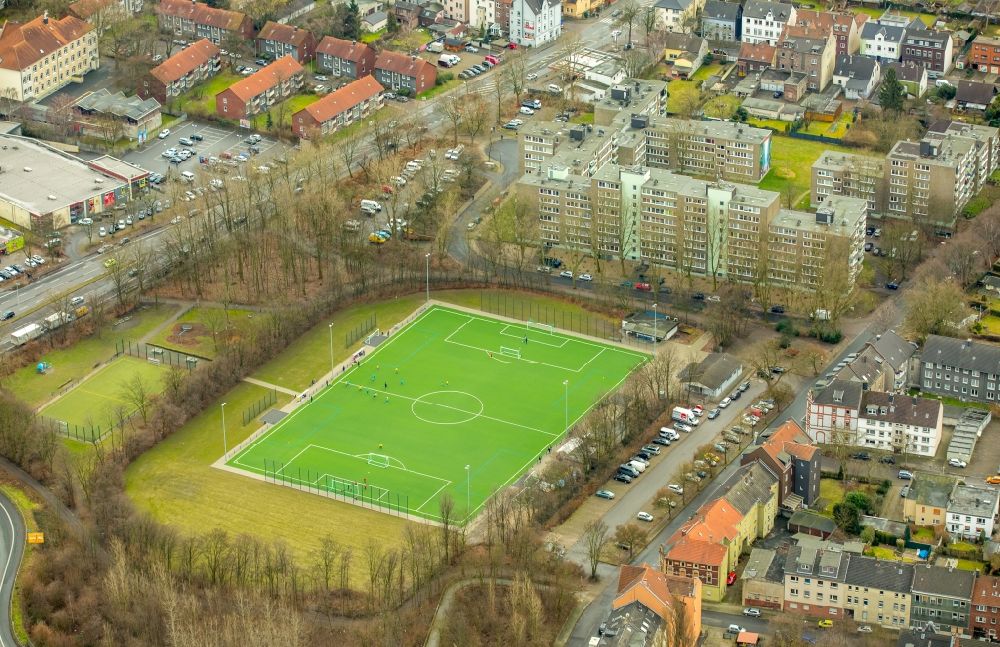 Luftaufnahme Herne - Sportplatz- Fussballplatz Emscherstraße im Ortsteil Gelsenkirchen-Mitte in Herne im Bundesland Nordrhein-Westfalen