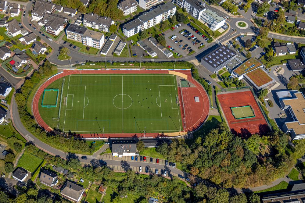 Luftaufnahme Finnentrop - Sportplatz- Fussballplatz des F.C. Finnentrop 1979 e.V. in Finnentrop im Bundesland Nordrhein-Westfalen, Deutschland