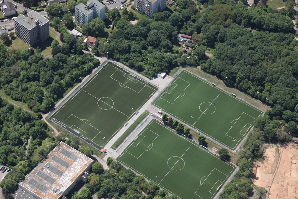 Mainz von oben - Sportplatz- Fussballplatz des 1. FSV Mainz 05 in Mainz im Bundesland Rheinland-Pfalz, Deutschland