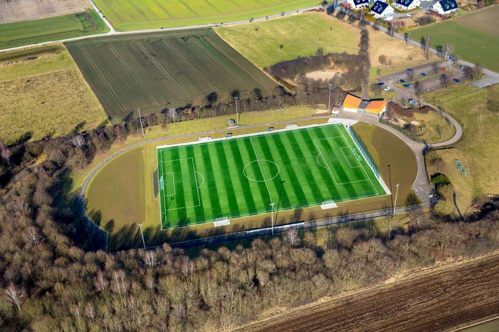 Menden (Sauerland) von oben - Sportplatz- Fussballplatz Hembrock in Menden (Sauerland) im Bundesland Nordrhein-Westfalen