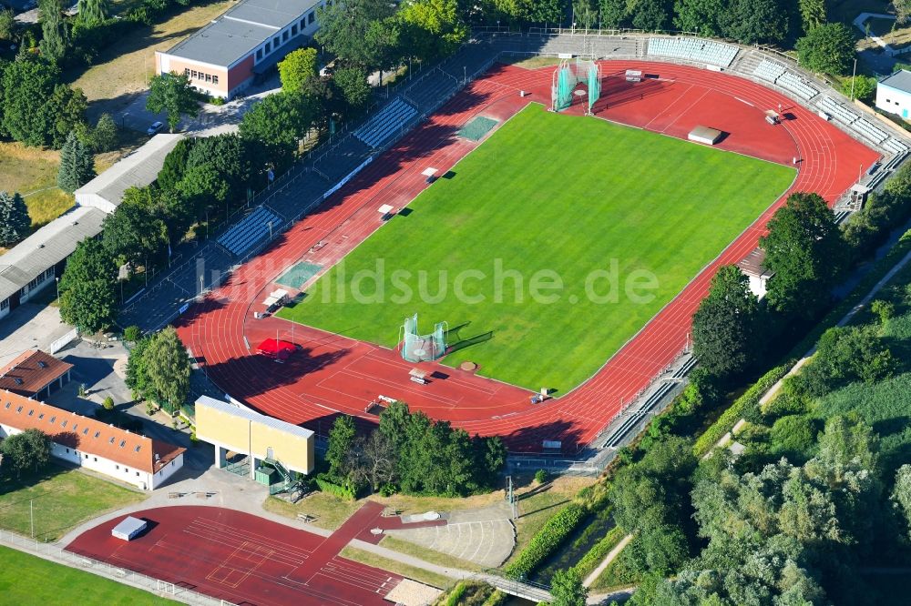 Neubrandenburg aus der Vogelperspektive: Sportplatz- Fussballplatz des FC Neubrandenburg in Neubrandenburg im Bundesland Mecklenburg-Vorpommern, Deutschland