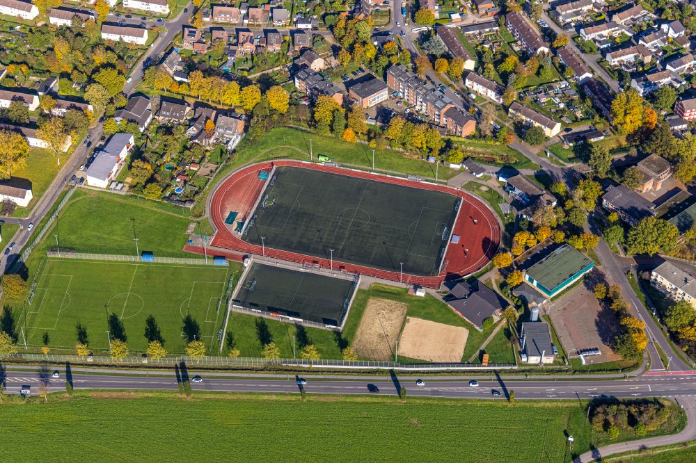Luftbild Moers - Sportplatz- Fussballplatz im Ortsteil Repelen in Moers im Bundesland Nordrhein-Westfalen, Deutschland