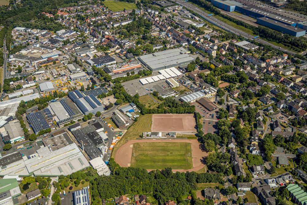 Bochum aus der Vogelperspektive: Sportplatz- Fussballplatz im Ortsteil Südfeldmarkt in Bochum im Bundesland Nordrhein-Westfalen, Deutschland