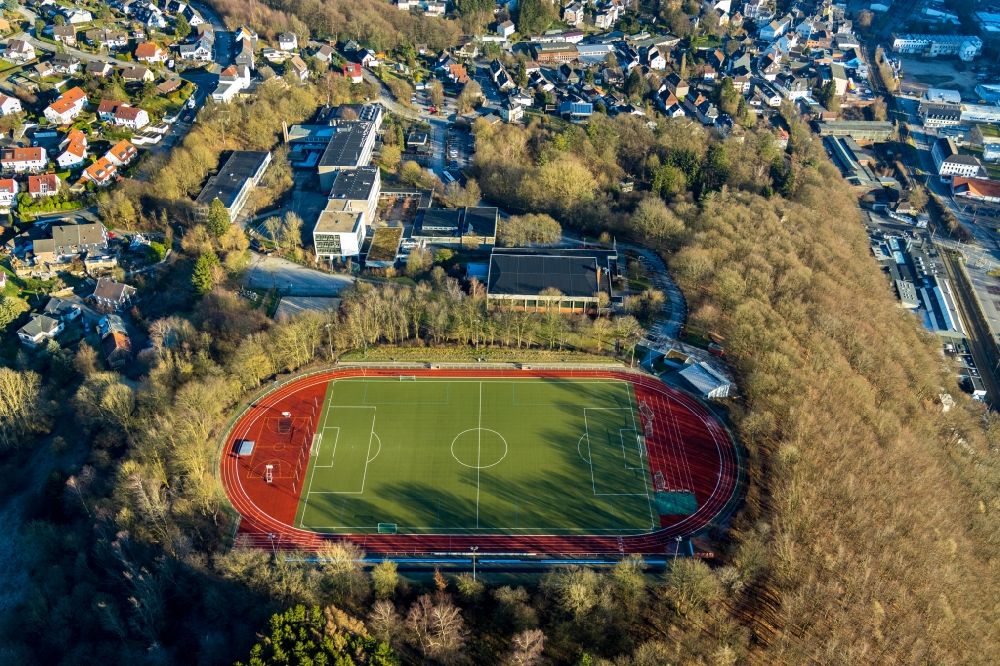 Ennepetal von oben - Sportplatz- Fussballplatz am Reichenbach-Gymnasium in Ennepetal im Bundesland Nordrhein-Westfalen