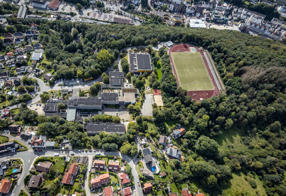 Ennepetal aus der Vogelperspektive: Sportplatz- Fussballplatz am Reichenbach Gymnasium in Ennepetal im Bundesland Nordrhein-Westfalen