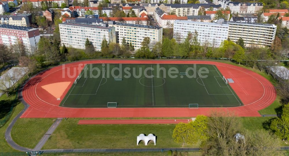Chemnitz aus der Vogelperspektive: Sportplatz- Fussballplatz an der Schmetterlingswiese in Chemnitz im Bundesland Sachsen, Deutschland