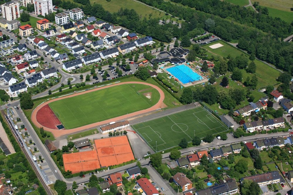 Luftaufnahme Schopfheim - Sportplatz, Fussballplatz, Schwimmbad und Tennis Plätze in Schopfheim im Bundesland Baden-Württemberg, Deutschland
