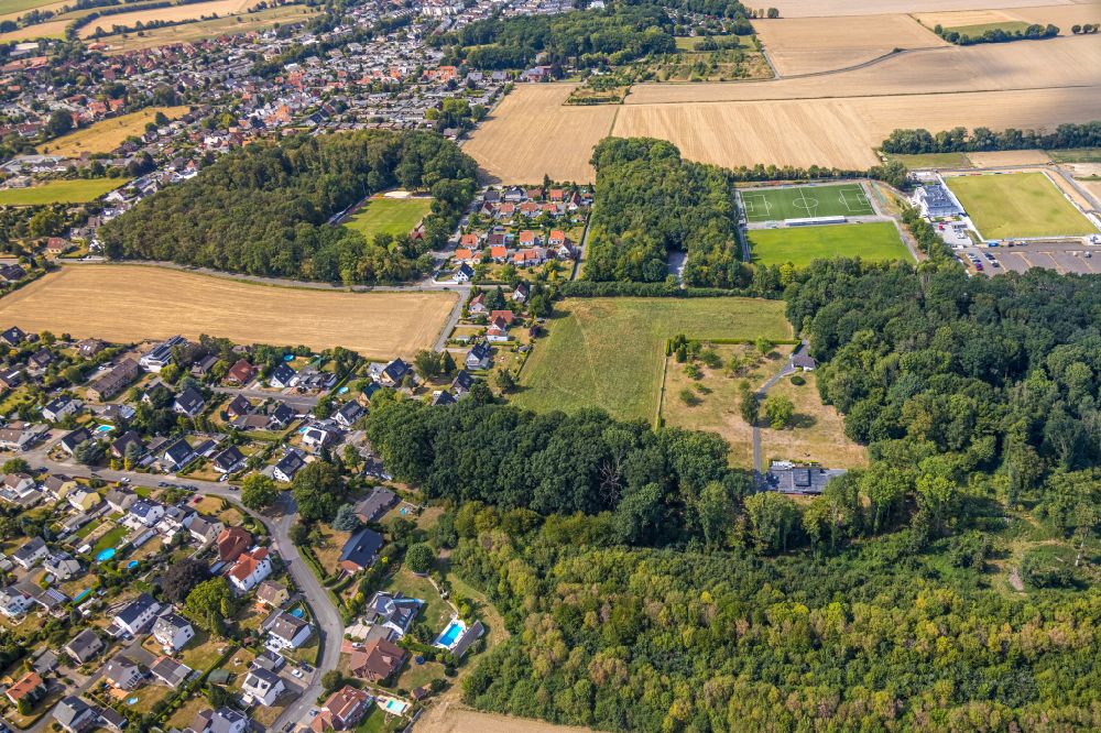 Hamm von oben - Sportplatz- Fussballplatz des Sportverein Westfalia Rhynern e.V. in Hamm im Bundesland Nordrhein-Westfalen, Deutschland