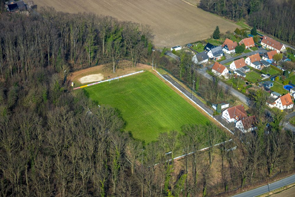 Hamm von oben - Sportplatz- Fussballplatz des Sportvereins Westfalia Rhynern e. V. in Hamm im Bundesland Nordrhein-Westfalen
