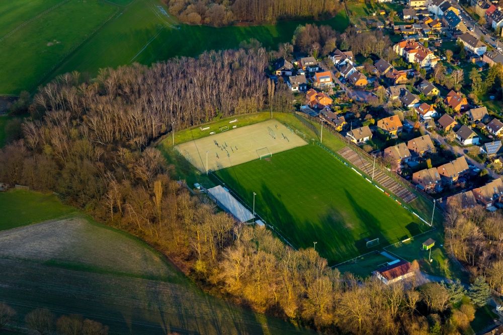 Herne von oben - Sportplatz und Fussballplatz im Stadtteil Sodingen in Herne im Bundesland Nordrhein-Westfalen