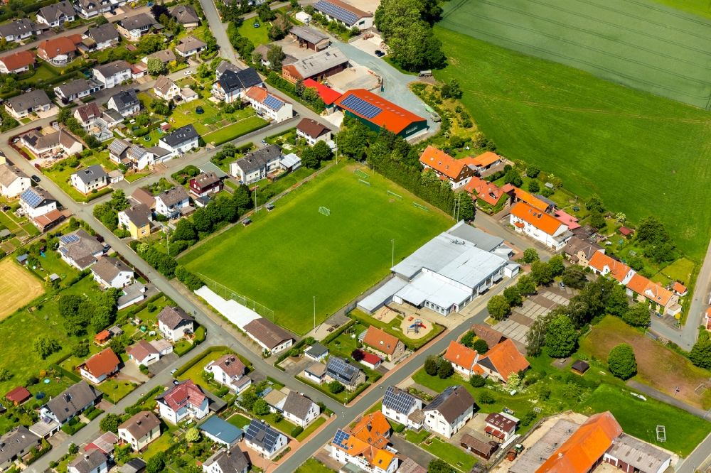 Goddelsheim von oben - Sportplatz- Fussballplatz des TSV Goddelsheim 1912/21 e.V. in Goddelsheim im Bundesland Hessen, Deutschland