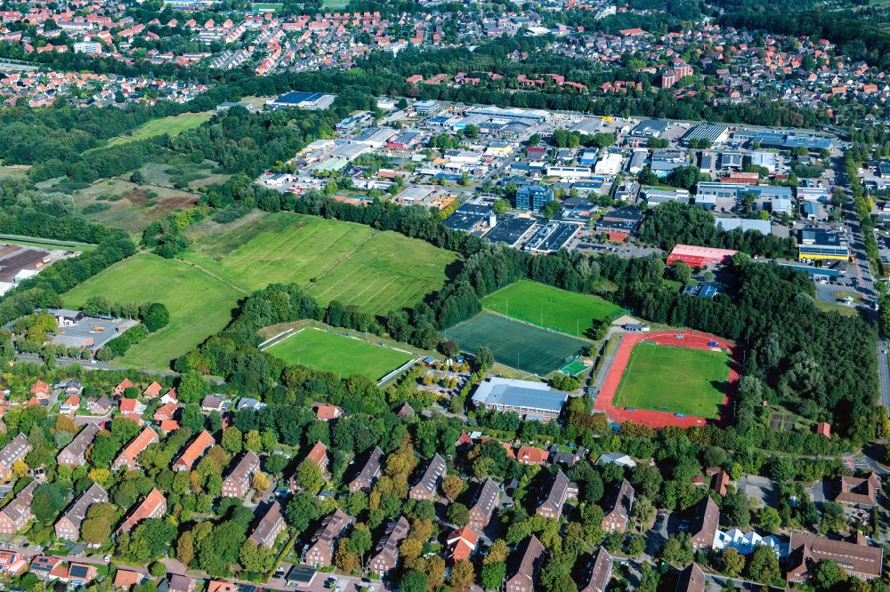 Stade aus der Vogelperspektive: Sportplatz- Fussballplatz VFL Stade in Stade im Bundesland Niedersachsen, Deutschland