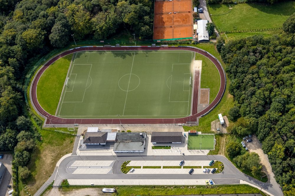 Silschede von oben - Sportplatz- Fußballplatz Waldstadion in Silschede im Bundesland Nordrhein-Westfalen, Deutschland