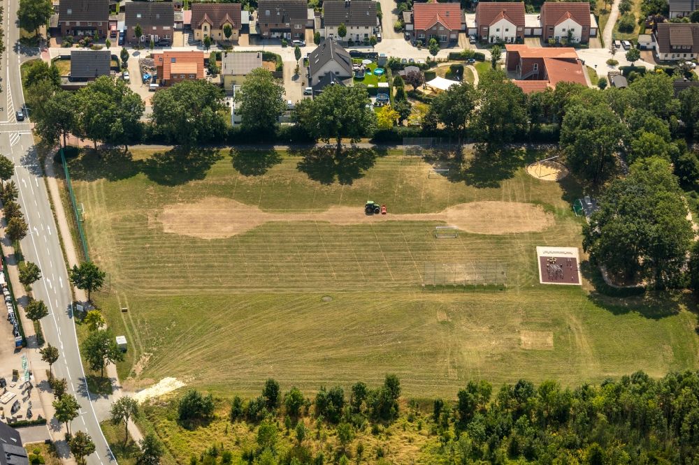 Luftaufnahme Drensteinfurt - Sportplatz- Fussballplatz an der Weidenbrede - Konrad-Adenauer-Straße in Drensteinfurt im Bundesland Nordrhein-Westfalen, Deutschland