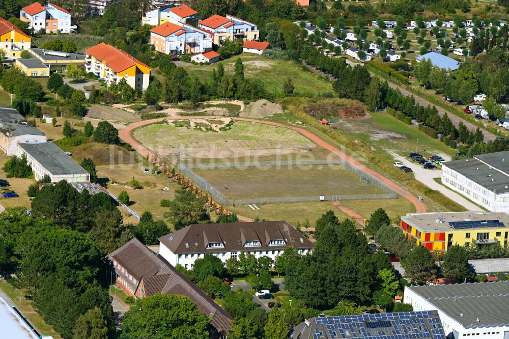 Zingst aus der Vogelperspektive: Sportplatz- Fussballplatz in Zingst im Bundesland Mecklenburg-Vorpommern, Deutschland