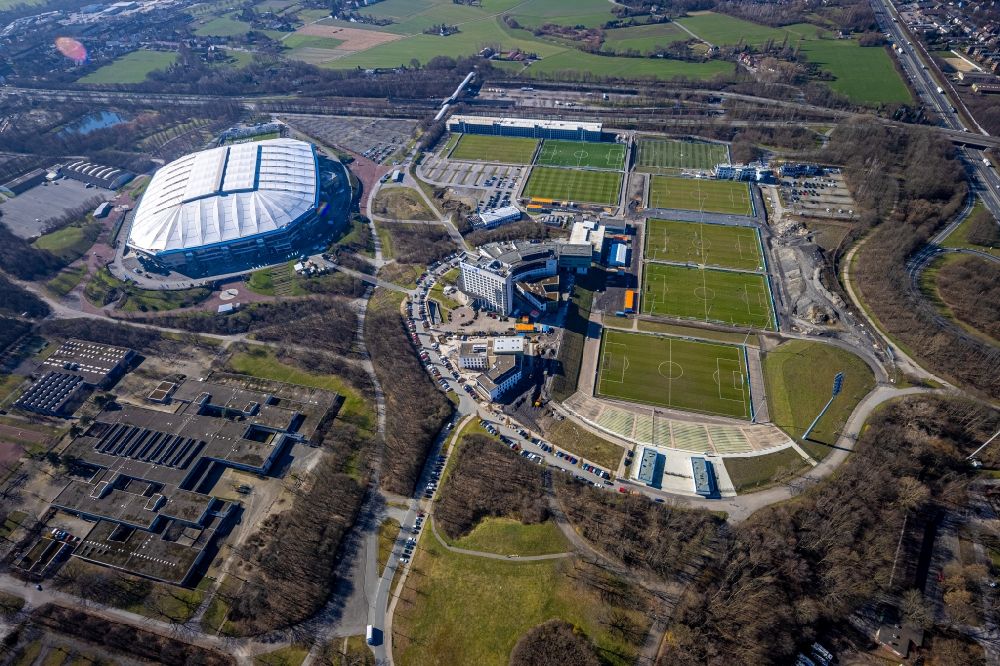 Gelsenkirchen von oben - Sportplatzanlagen des FC Gelsenkirchen-Schalke 04 e.V. und VELTINS-Arena in Gelsenkirchen im Bundesland Nordrhein-Westfalen, Deutschland