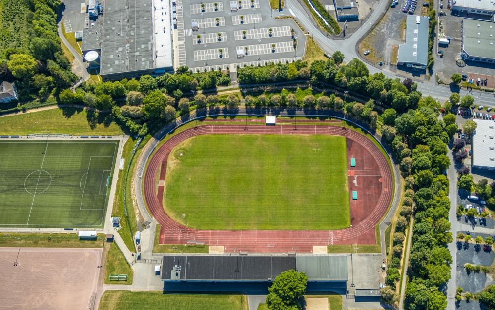 Luftaufnahme Hüsten - Sportplatzanlagen Sportzentrum Große Wiese in Hüsten im Bundesland Nordrhein-Westfalen, Deutschland