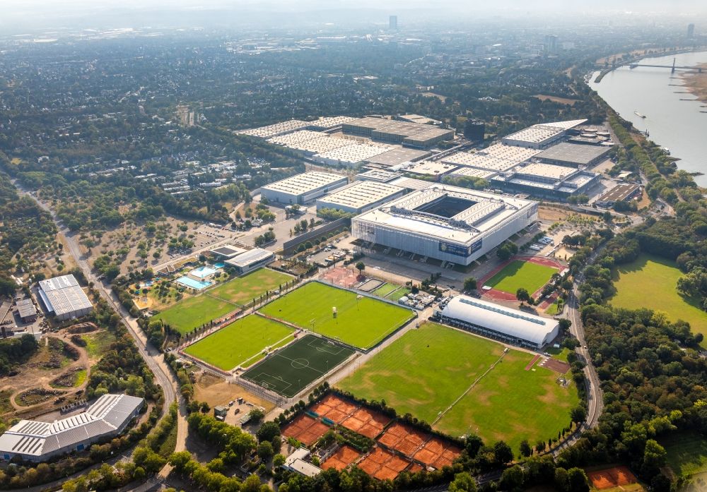 Luftaufnahme Düsseldorf - Sportplätze des Arena Sportpark in Düsseldorf im Bundesland Nordrhein-Westfalen, Deutschland