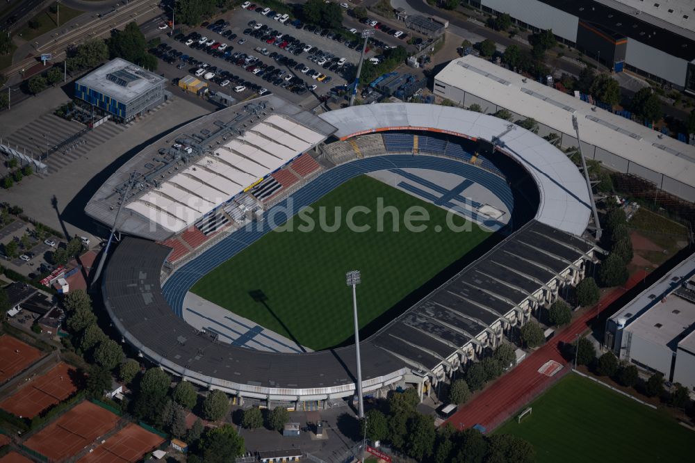 Braunschweig von oben - Sportstätten-Gelände der Arena des Eintracht- Stadion in Braunschweig im Bundesland Niedersachsen