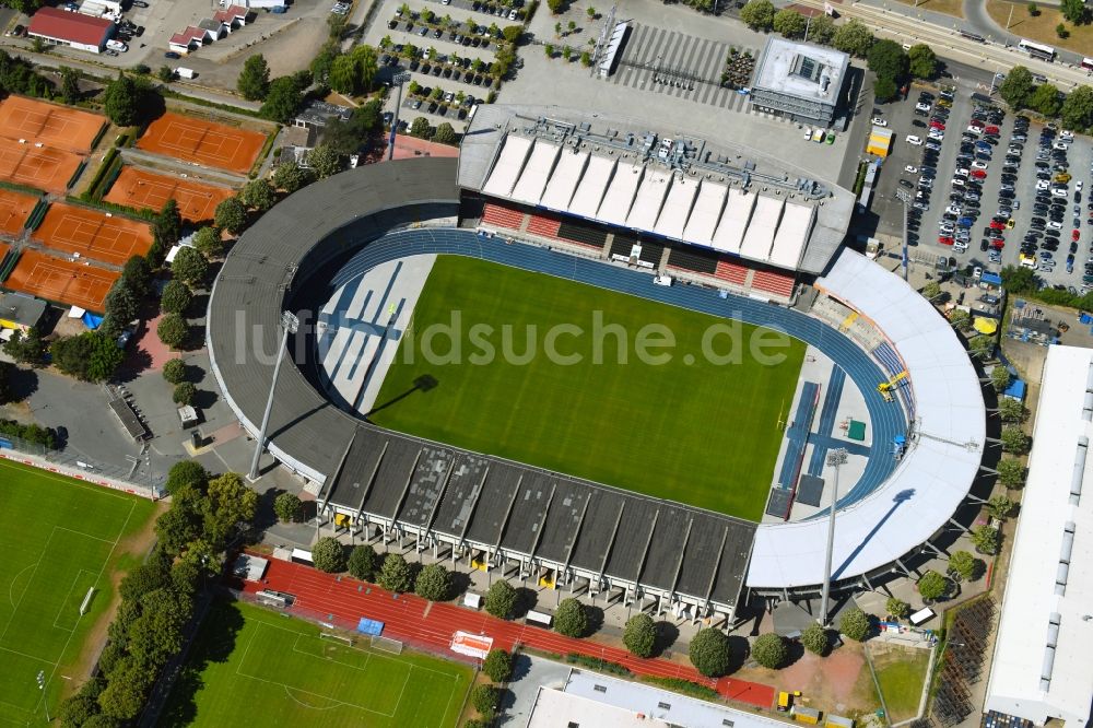 Luftaufnahme Braunschweig - Sportstätten-Gelände der Arena des Eintracht- Stadion in Braunschweig im Bundesland Niedersachsen