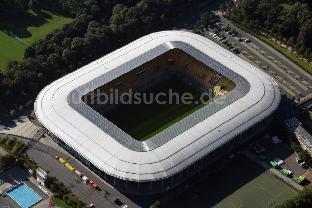 Dresden aus der Vogelperspektive: Sportstätten-Gelände der Arena des Rudolf-Harbig-Stadion in Dresden im Bundesland Sachsen