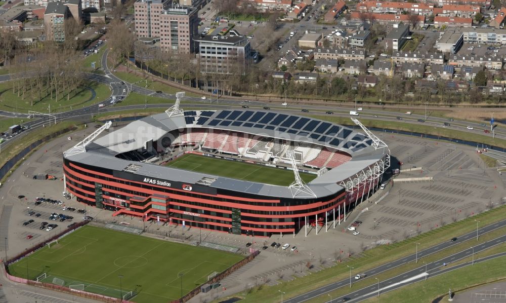 Luftaufnahme Alkmaar - Sportstätten-Gelände der Arena des Stadion AFAS AZ Stadion am Stadionweg in Alkmaar in Noord-Holland, Niederlande
