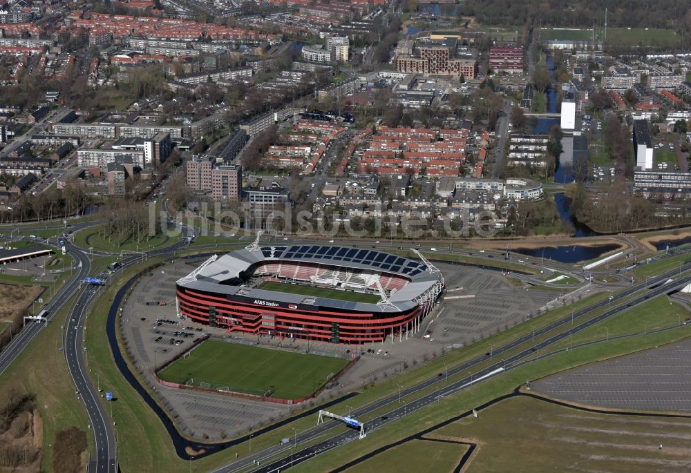 Alkmaar von oben - Sportstätten-Gelände der Arena des Stadion AFAS AZ Stadion am Stadionweg in Alkmaar in Noord-Holland, Niederlande
