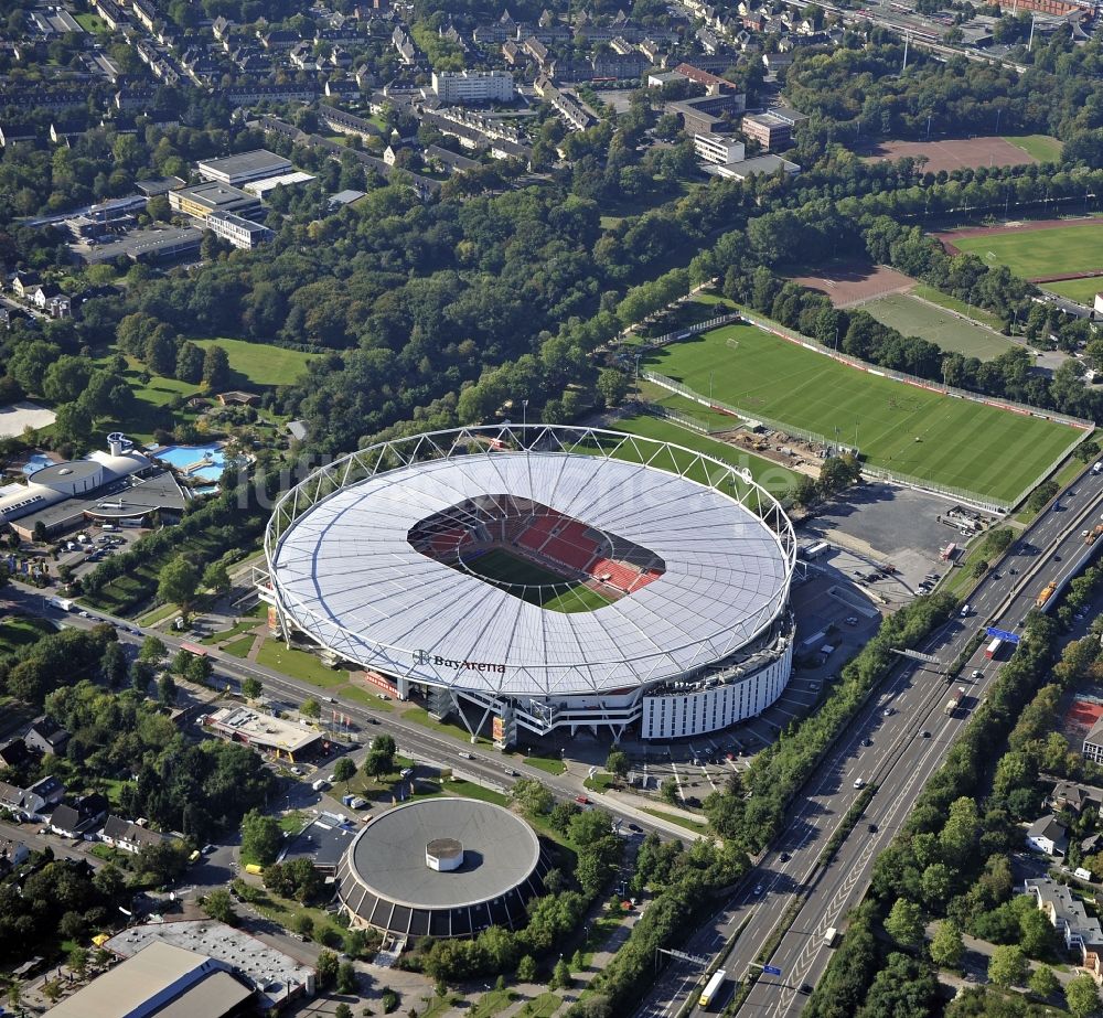 Luftaufnahme Leverkusen - Sportstätten-Gelände der Arena des Stadion ...