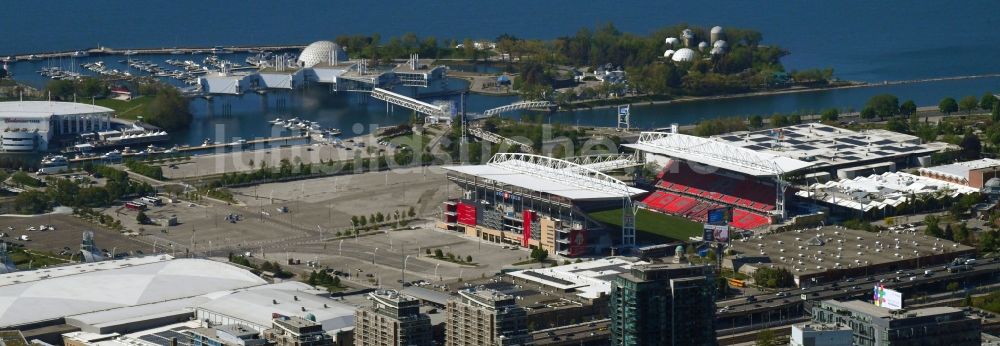 Luftbild Toronto - Sportstätten-Gelände der Arena des Stadion BMO Field am Princes' Blvd im Ortsteil Old Toronto in Toronto in Ontario, Kanada