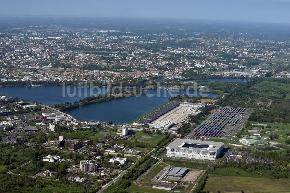 Bordeaux von oben - Sportstätten-Gelände der Arena des Stadion in Bordeaux in Aquitaine Limousin Poitou-Charentes, Frankreich