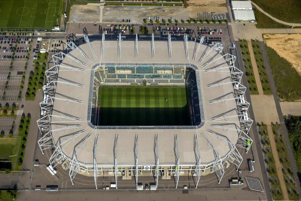Luftaufnahme Mönchengladbach - Sportstätten-Gelände der Arena des Stadion BORUSSIA-PARK in Mönchengladbach im Bundesland Nordrhein-Westfalen, Deutschland