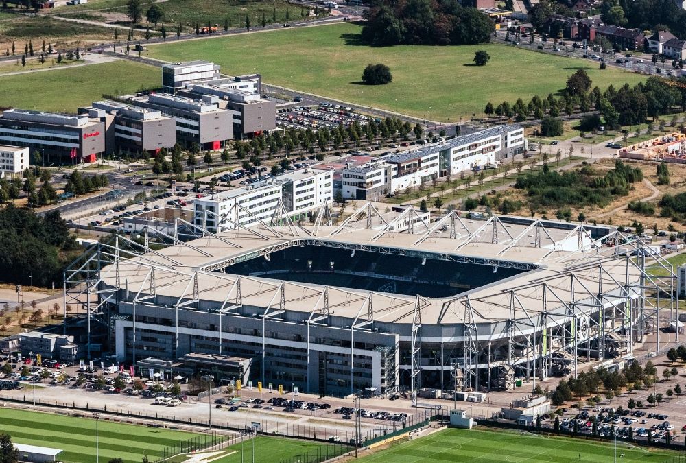 Luftaufnahme Mönchengladbach - Sportstätten-Gelände der Arena des Stadion BORUSSIA-PARK in Mönchengladbach im Bundesland Nordrhein-Westfalen, Deutschland