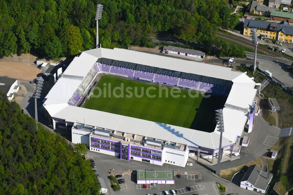 Aue aus der Vogelperspektive: Sportstätten-Gelände der Arena des Stadion Erzgebirgsstadion in Aue im Bundesland Sachsen, Deutschland