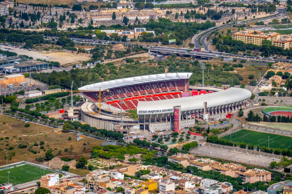 Luftaufnahme Palma - Sportstätten-Gelände der Arena des Stadion Estadi de Son Moix im Ortsteil Ponent in Palma in Balearische Insel Mallorca, Spanien