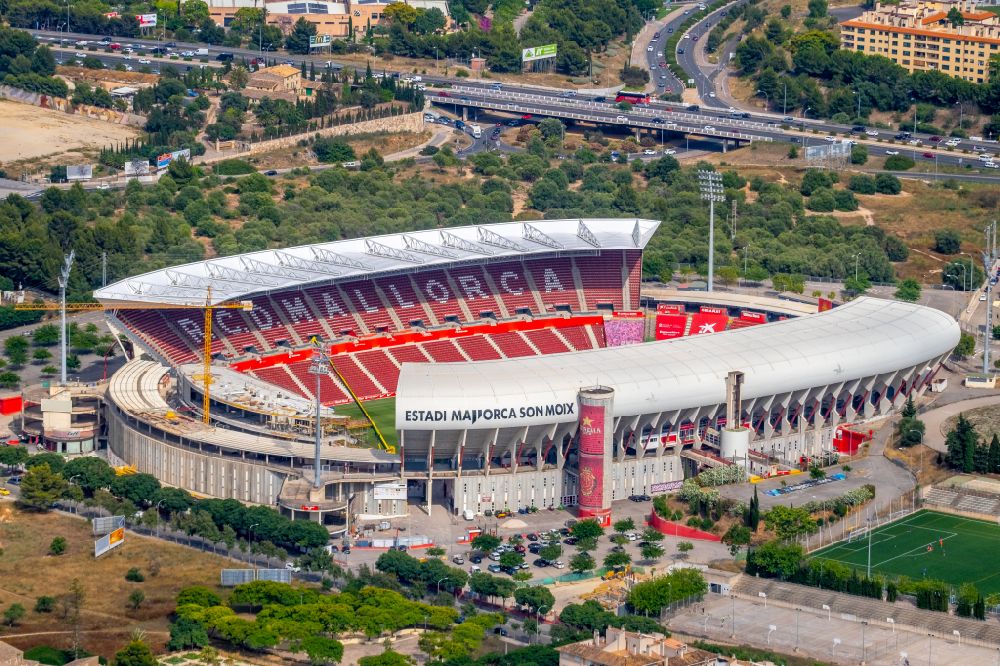 Palma von oben - Sportstätten-Gelände der Arena des Stadion Estadi de Son Moix im Ortsteil Ponent in Palma in Balearische Insel Mallorca, Spanien