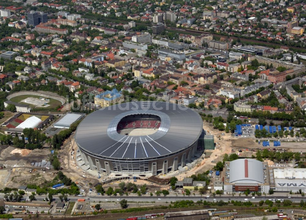 Luftaufnahme Budapest - Sportstätten-Gelände der Arena des Stadion Ferenc-Puskás-Stadion in Budapest in Ungarn