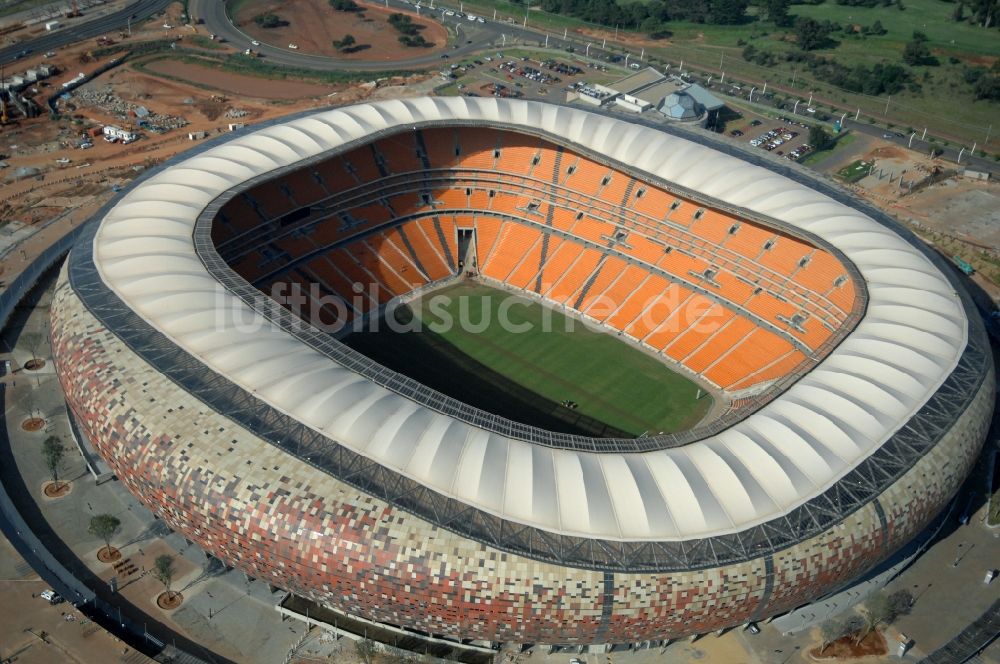 Luftaufnahme Johannesburg - Sportstätten-Gelände der Arena des Stadion FNB Stadium Soccer an der City Soccer City Ave im Ortsteil Nasrec in Johannesburg South in Gauteng, Südafrika