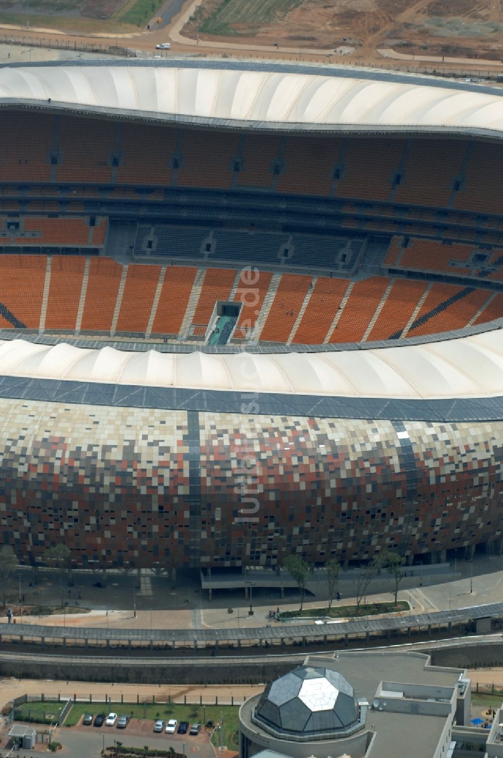 Luftbild Johannesburg - Sportstätten-Gelände der Arena des Stadion FNB Stadium Soccer an der City Soccer City Ave im Ortsteil Nasrec in Johannesburg South in Gauteng, Südafrika